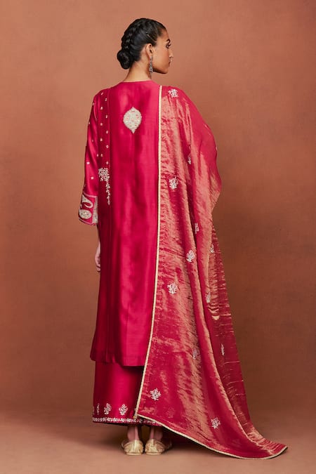 Sue Mue Oor Tribal Floral Applique Kurta Set 