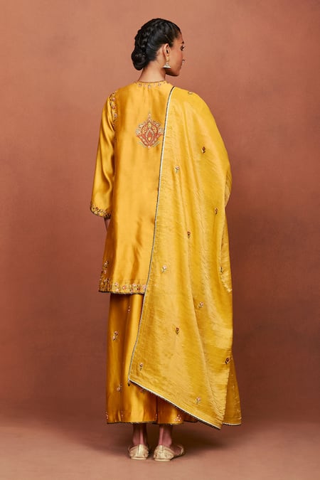 Sue Mue Zoa Floral Applique Kurta Set 