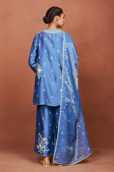 Sue Mue Azi Floral Embroidered Kurta Set 