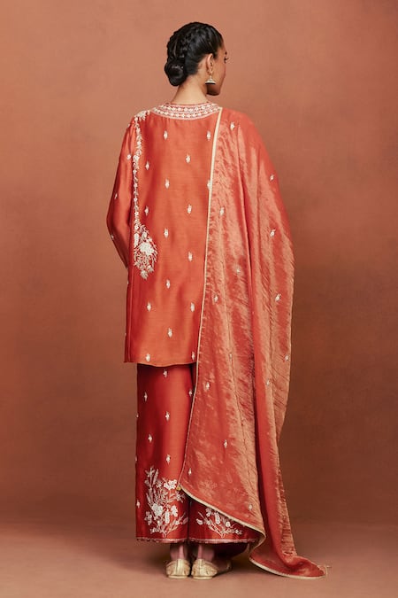Sue Mue Azi Floral Embroidered Kurta Set 