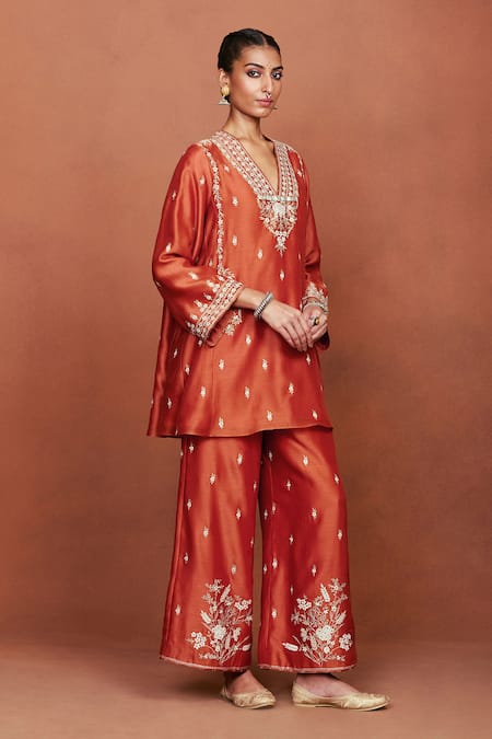 Buy_Sue Mue_Orange Chanderi Silk, Handloom Cotton, Tissue Embroidery, Azi Floral Kurta Set _Online_at_Aza_Fashions