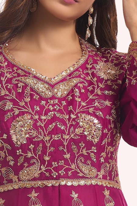 Surbhi Shah_Magenta Embroidery, Zari Split V-neck Tijara Bagh Anarkali With Pant _at_Aza_Fashions