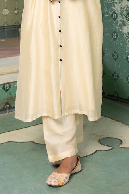 Amoree by Shikha Chaudhry_Ivory Chanderi Silk, Georgette Embroidery, Sequins Round Pakeezah Kurta Set _Online_at_Aza_Fashions