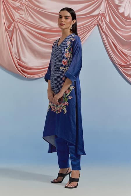Pozruh By Aiman Blue Linen, Satin Embroidery V-neck Amore Kurta Set Online at Aza Fashions Pozruh By Aiman_Blue Linen, Satin Embroidery V-neck Amore Kurta Set _Online_at_Aza_Fashions