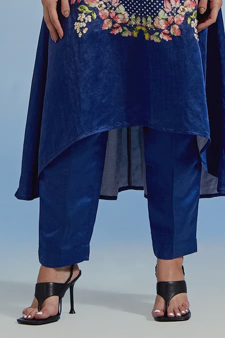 Shop Pozruh By Aiman Blue Linen, Satin Embroidery V-neck Amore Kurta Set Online at Aza Fashions Shop_Pozruh By Aiman_Blue Linen, Satin Embroidery V-neck Amore Kurta Set _Online_at_Aza_Fashions