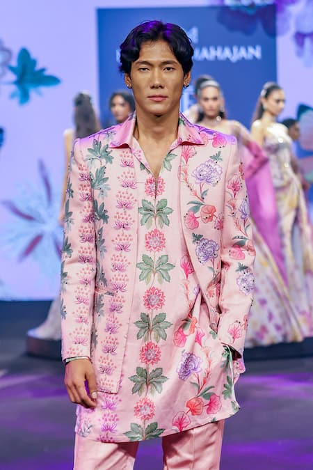 Mahima Mahajan_Blush Linen, Satin Embroidery Aariz Quilted Blazer _Online_at_Aza_Fashions