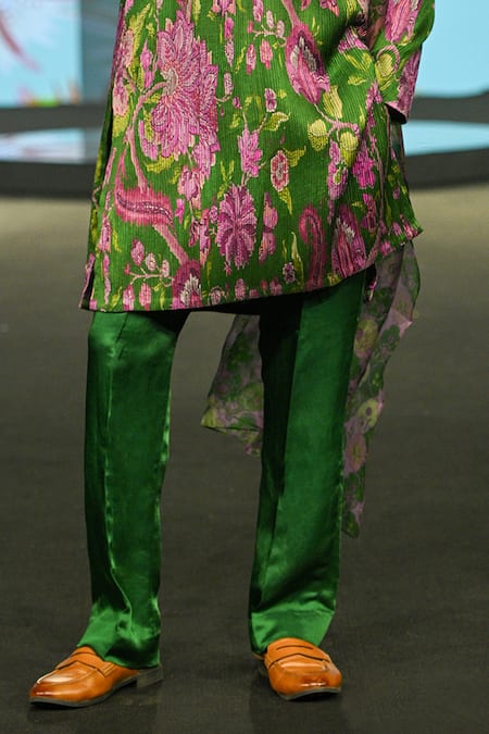 Mahima Mahajan_Green Linen, Satin Embroidery Ayaaz Pintuck Kurta And Pant Set _Online_at_Aza_Fashions