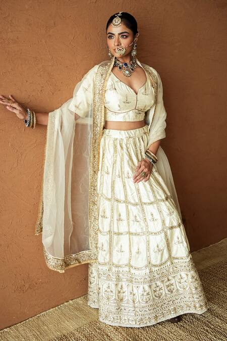 Gulabo Jaipur Off White Chanderi Embroidery, Metallic Thread Mashoor Lehenga Set at Aza Fashions Gulabo Jaipur_Off White Chanderi Embroidery, Metallic Thread Mashoor Lehenga Set _at_Aza_Fashions