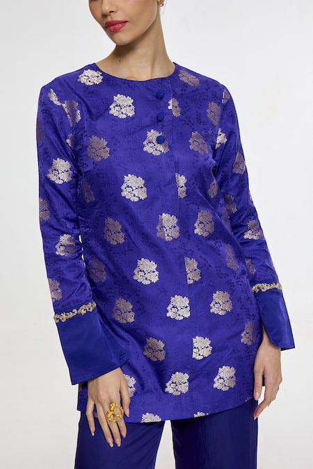 Buy_Ekaya Banaras_Blue Satin Zari Round Neck Handwoven Royal Kurta And Pant Set 