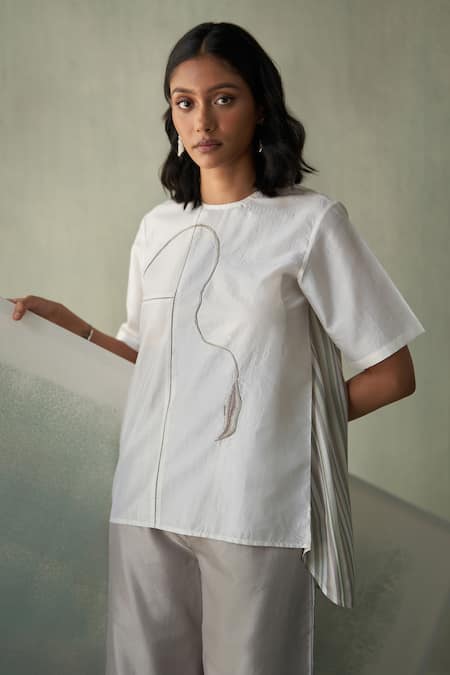 Febo6 Off White Silk Embroidery Round , Keyhole Leaf And Twig Top Online at Aza Fashions Febo6_Off White Silk Embroidery Round , Keyhole Leaf And Twig Top _Online_at_Aza_Fashions
