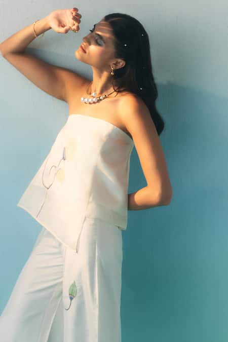 Buy_Febo6_Off White Silk, Organza Embroidery Bandeau Neck Hand Floral Strapless Top 