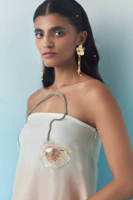 Febo6 Off White Silk Organza Embroidery Ombre Poppy Hand Embellished Midi Dress at Aza Fashions Febo6_Off White Silk Organza Embroidery Ombre Poppy Hand Embellished Midi Dress _at_Aza_Fashions