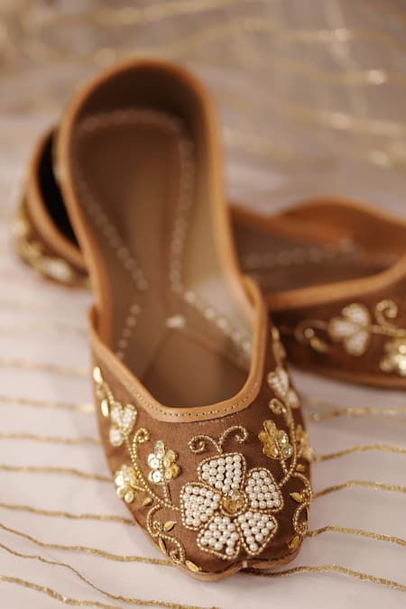 Buy_Sole Mates by Palak_Brown Mocha Floral Embroidered Sequin And Pearl Jutti 