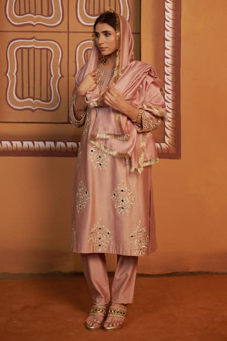 Thetaa Chanderi Silk Hand Embroidered Kurta Set 