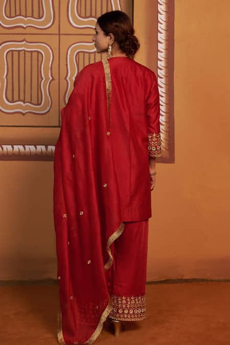 Thetaa Hand Embroidered Mirror Work Kurta Set 