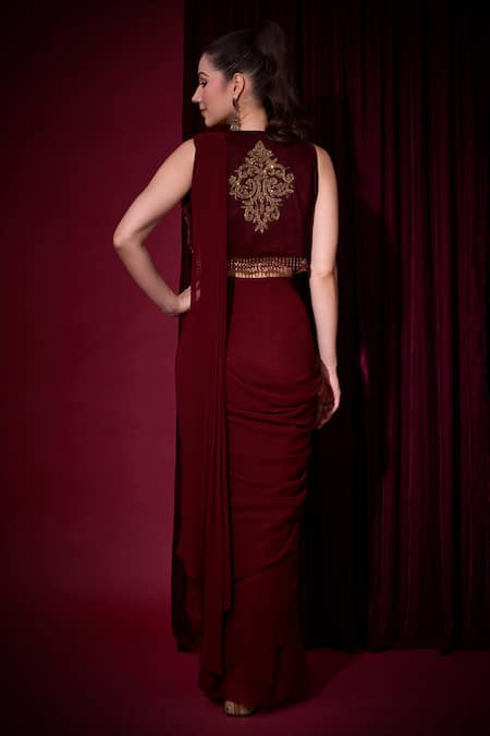 Aayushi Maniar Rudrani Pre-Draped Saree Set With Crop Jacket 