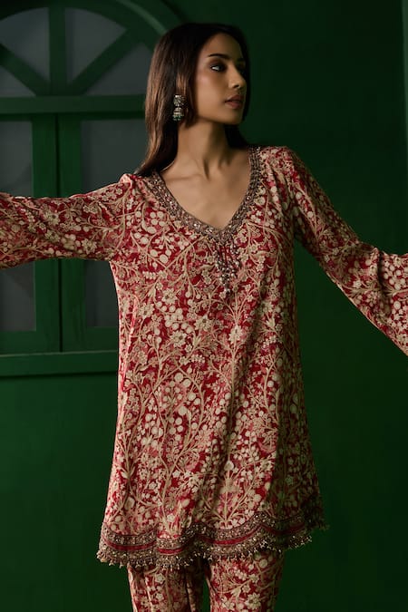 Ridhima Bhasin_Red Rayon Embroidery, Metallic Thread V-neck Sia Floral Kurta And Pant Set _Online_at_Aza_Fashions