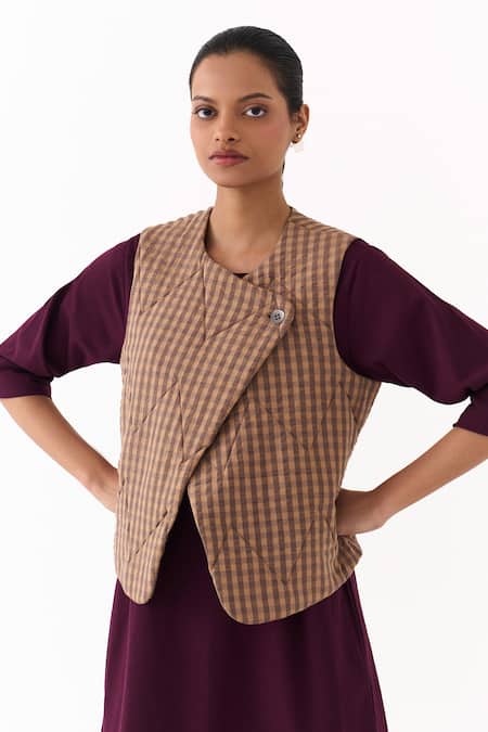 Buy_Three_Brown Round Neck Checkered Pattern Quilted Vest 