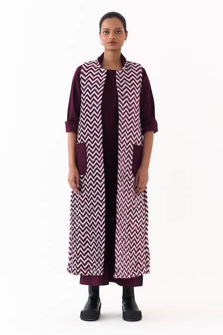 Buy_Three_Wine Velvet, Twill Round Neck Chevron Quilted Jacket 