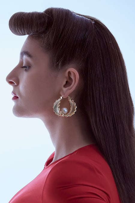 Ethnic Andaz Oyster Carved Hoop Earrings 