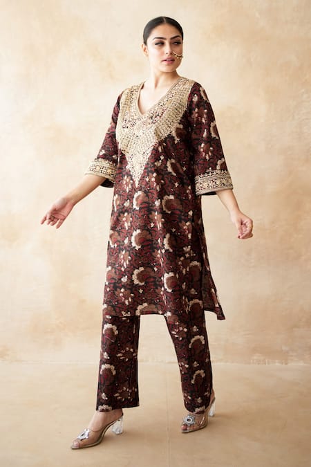 Gulabo Jaipur Black Silk Embroidery V-neck Printed Hand Work Kurta And Pant Set Online at Aza Fashions Gulabo Jaipur_Black Silk Embroidery V-neck Printed Hand Work Kurta And Pant Set _Online_at_Aza_Fashions