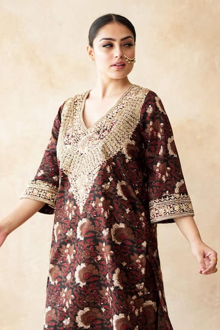 Gulabo Jaipur Black Silk Embroidery V-neck Printed Hand Work Kurta And Pant Set at Aza Fashions Gulabo Jaipur_Black Silk Embroidery V-neck Printed Hand Work Kurta And Pant Set _at_Aza_Fashions
