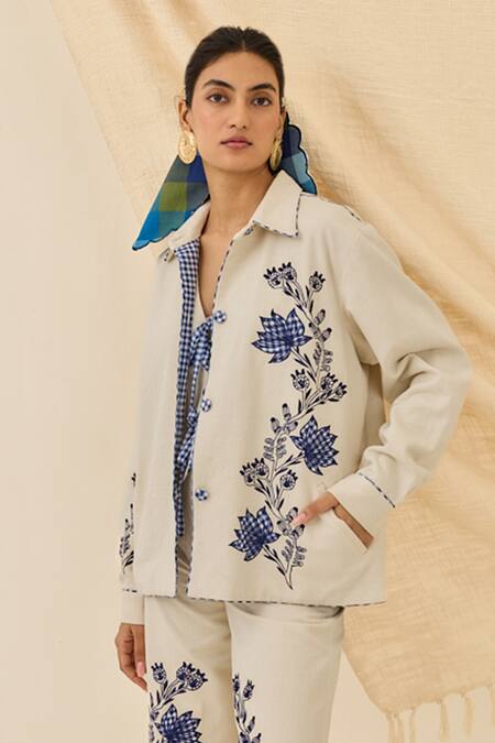 Buy_Jodi_Off White Denim Embroidery Collared Saras Floral Jacket _Online_at_Aza_Fashions