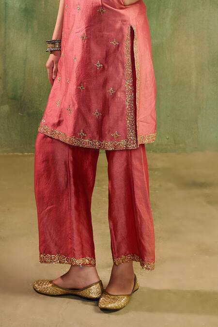 Reeti Arneja_Pink Chanderi Embroidery, Zari V-neck Gulaabi Kurta And Pant Set _Online_at_Aza_Fashions