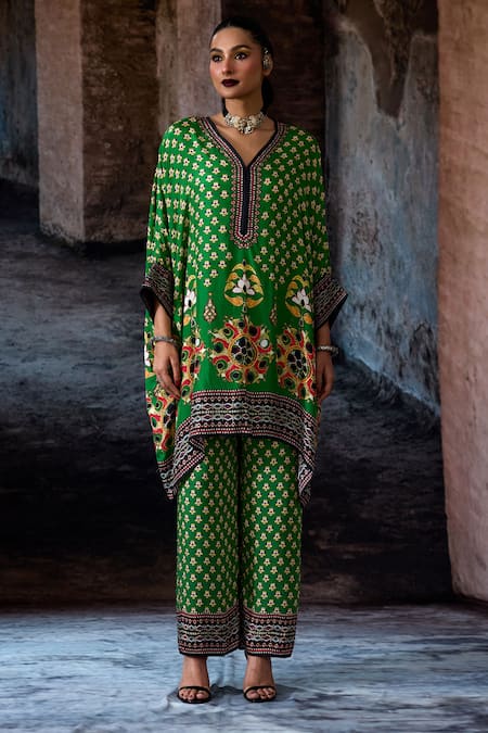 Buy_Rajdeep Ranawat_Green Silk V-neck, Collared Bethari Chanel Tunic _Online_at_Aza_Fashions