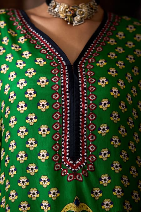 Buy_Rajdeep Ranawat_Green Silk V-neck, Collared Bethari Chanel Tunic 
