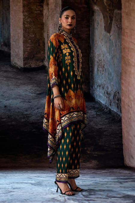 Rajdeep Ranawat_Emerald Green Silk Mandarin Collar Bethari Navya Tunic _at_Aza_Fashions