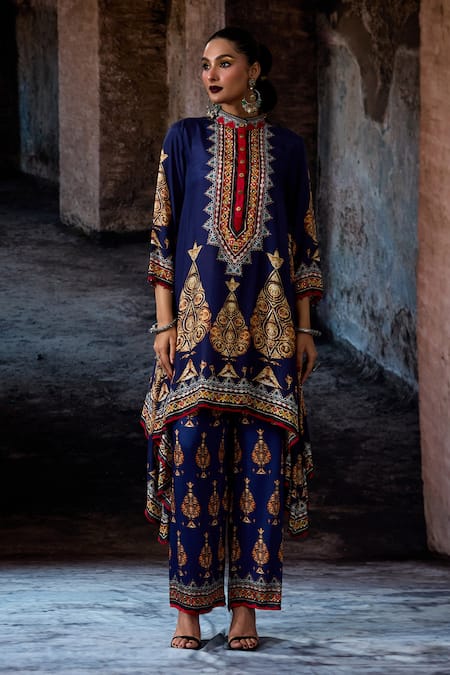 Rajdeep Ranawat_Navy Silk Embroidery Mandarin Collar Bethari Tunic _at_Aza_Fashions