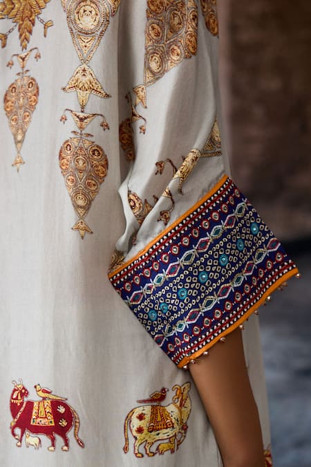 Buy_Rajdeep Ranawat_Off White Silk V-neck Bethari Banera Tunic 