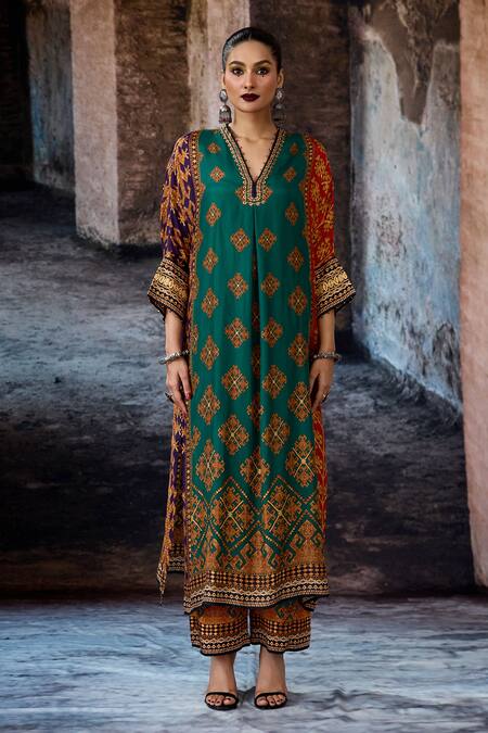 Rajdeep Ranawat_Maroon Bethari Irem Dupatta _Online_at_Aza_Fashions