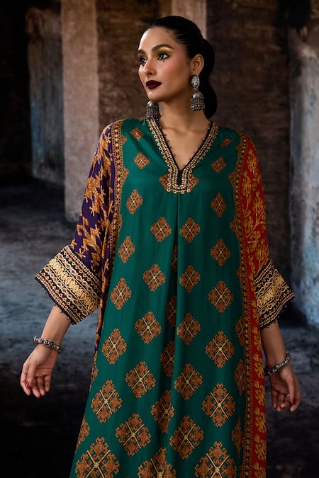 Buy_Rajdeep Ranawat_Maroon Bethari Irem Dupatta _Online_at_Aza_Fashions