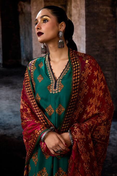 Shop_Rajdeep Ranawat_Maroon Bethari Irem Dupatta _Online_at_Aza_Fashions