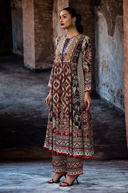 Buy Rajdeep Ranawat Off White Modal Bethari Permaz Pant Online at Aza Fashions Buy_Rajdeep Ranawat_Off White Modal Bethari Permaz Pant _Online_at_Aza_Fashions