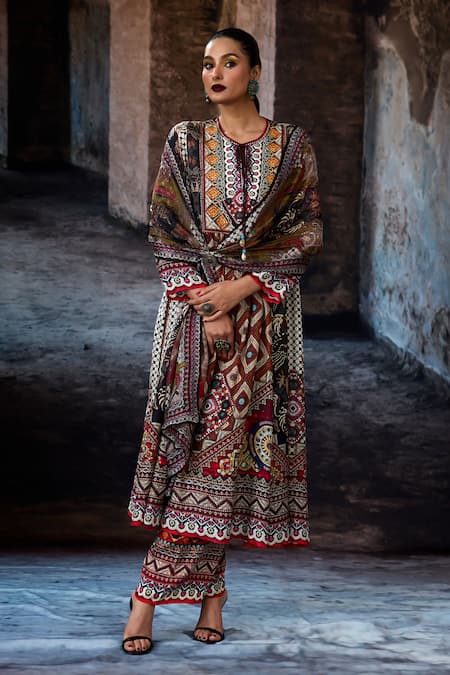 Rajdeep Ranawat Bethari Irem Dupatta 