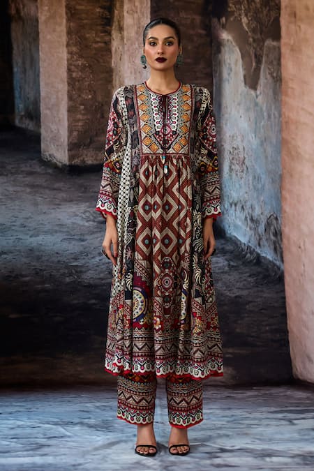 Rajdeep Ranawat_Off White Bethari Irem Dupatta _Online_at_Aza_Fashions