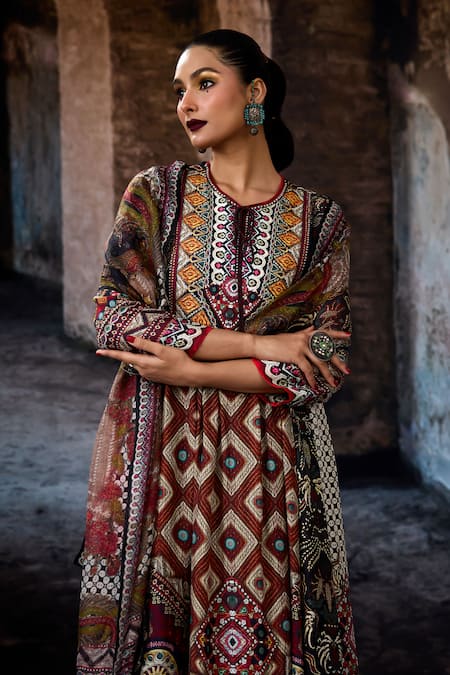 Shop_Rajdeep Ranawat_Off White Bethari Irem Dupatta _Online_at_Aza_Fashions