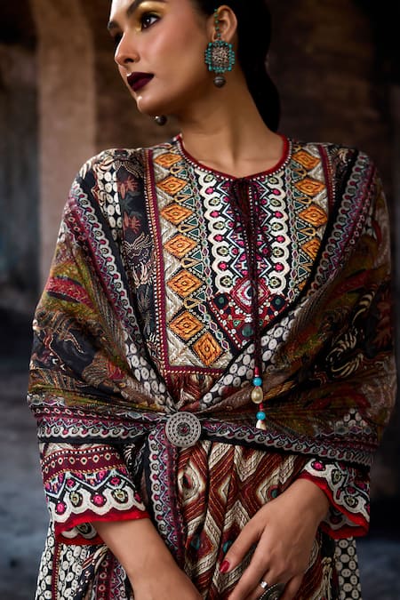 Rajdeep Ranawat_Off White Bethari Irem Dupatta _at_Aza_Fashions