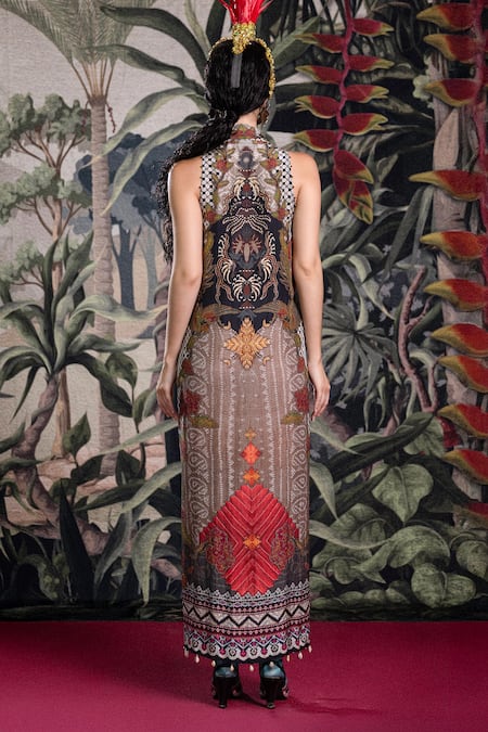 Rajdeep Ranawat Bethari Isabella Kaftan 