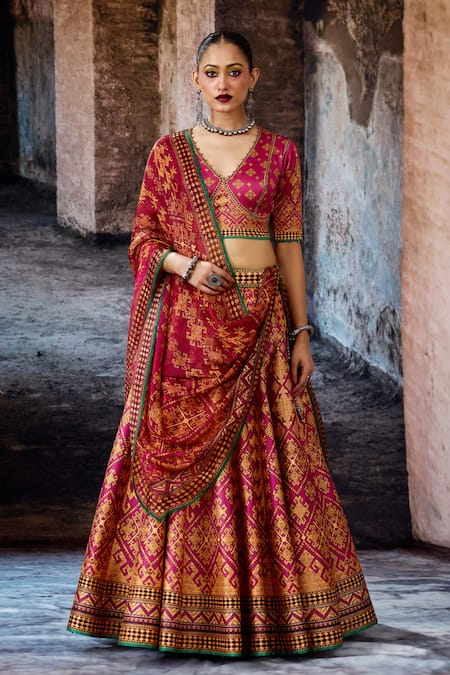 Buy Rajdeep Ranawat Magenta Dupion, Lycra, Kota Doria V-neck, Round Bethari Leela Printed Skirt Set Buy_Rajdeep Ranawat_Magenta Dupion, Lycra, Kota Doria V-neck, Round Bethari Leela Printed Skirt Set