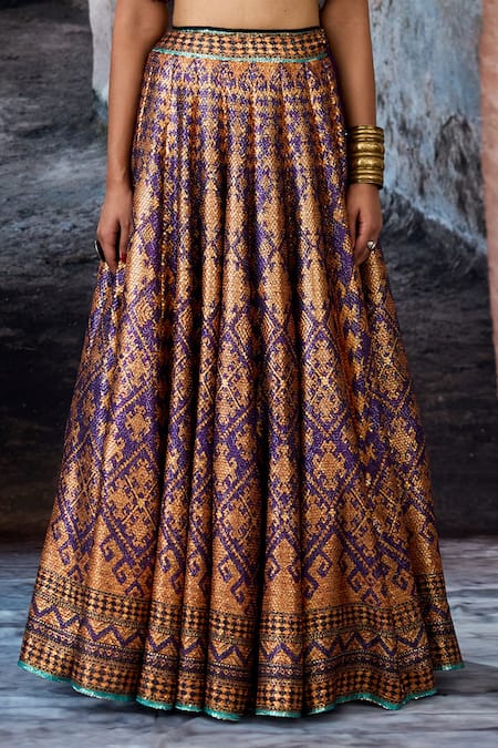 Buy_Rajdeep Ranawat_Purple Sequins, Foil Printing V-neck Bethari Neerja Leela Skirt With Top 