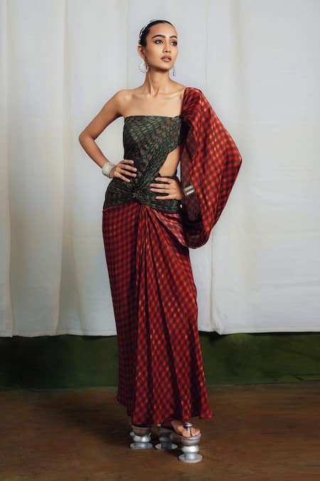 Siddhartha Bansal_Red Crepe One Shoulder Courtyard Green Printed Saree Gown _Online_at_Aza_Fashions