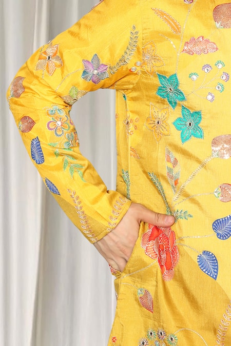 Shop Aham-Vayam Yellow Cotton Embroidery, Mirrors Phool Utsav Kurta And Pant Set Shop_Aham-Vayam_Yellow Cotton Embroidery, Mirrors Phool Utsav Kurta And Pant Set