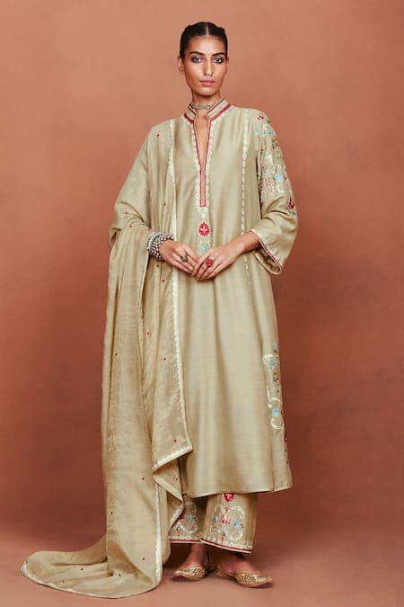 Sue Mue Amu Embroidered Kurta Set 