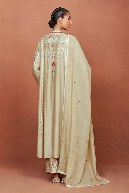 Sue Mue Amu Embroidered Kurta Set 