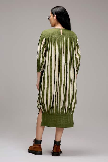 MATI_1 Vertical Stripe Pleated Midi Dress 