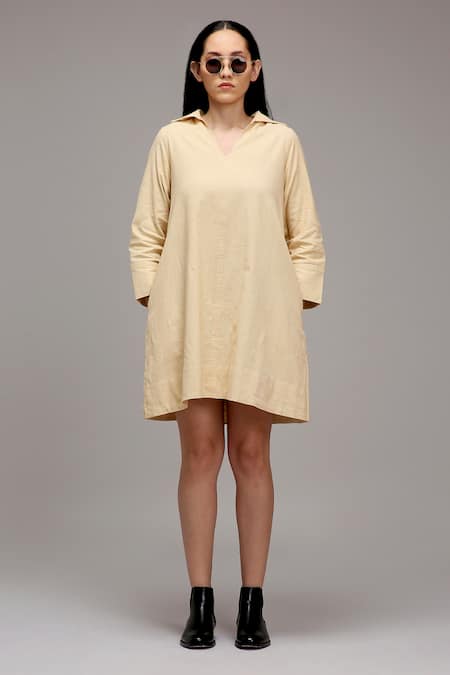 Shop MATI_1 Off White Cotton V-neck, Collared Short Dress Online at Aza Fashions Shop_MATI_1_Off White Cotton V-neck, Collared Short Dress _Online_at_Aza_Fashions